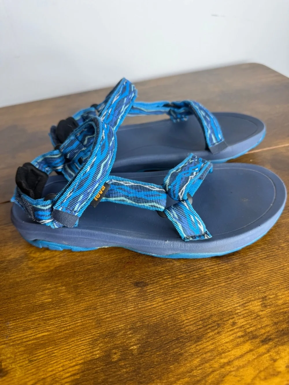 Teva Hurricane XLT2 (size 3) blue sandals